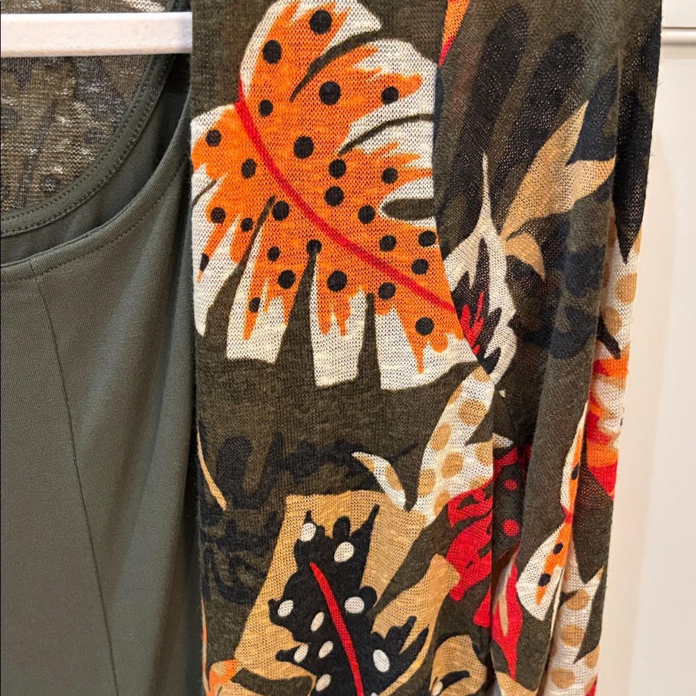 G.I.L.I. Red and Olive Leaf Print cardigan with Olive tank top L - Picture 3 of 4